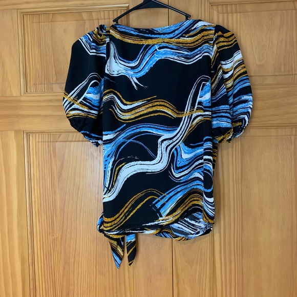 Nine West Silky Shirt, wrap style shirt sleeve, size medium - Picture 2 of 4